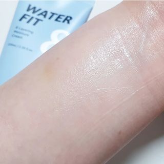 나우 [리브엠]피부 속부터 겹겹이, 촘촘하게! 워터핏8중 수분착붙 크림 — 4점을 준 리뷰어가 2025년 5월 올린 사용 사진