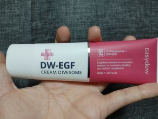 이지듀 DW-EGF 크림 다이브좀_콜라겐이 쏙쏙, 탄력피부로 다이빙 — 3.5점을 준 리뷰어가 2021년 3월 올린 사용 사진