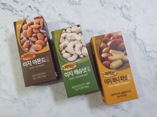 짜먹는 이지견과 짜먹는 이지아몬드, 짜먹는 이지허니피넛, 짜먹는 이지캐슈넛 각 10g X  10포 — 5점을 준 리뷰어가 2021년 4월 올린 사용 사진