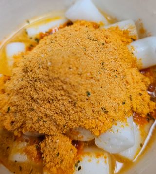 나우  [요리궁리] B타입 ( 매콤, 치즈, 매콤까르보 ) 꽃떡볶이 6개입 세트 — 5점을 준 리뷰어가 2025년 3월 올린 사용 사진