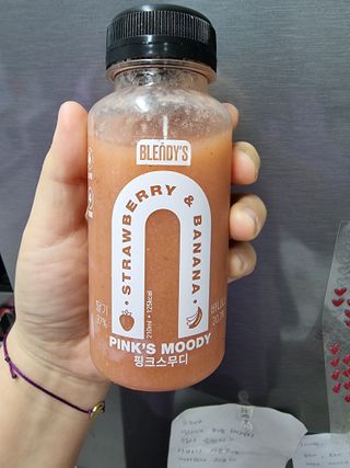 BLENDY'S 핑크 스무디+블론디 스무디 — 5점을 준 리뷰어가 2022년 4월 올린 사용 사진