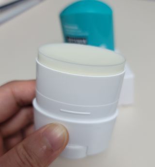 부쉬맨 워터프루프 서핑 선스틱 16g SPF50+ PA++++ — 4점을 준 리뷰어가 2023년 4월 올린 사용 사진