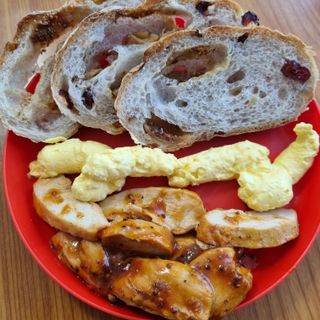굽네몰 [굽네] 소스가 맛있는 닭가슴살 슬라이스 4종 — 5점을 준 리뷰어가 2021년 4월 올린 사용 사진