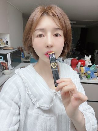 짜먹는 이지견과 짜먹는 이지아몬드, 짜먹는 이지허니피넛, 짜먹는 이지캐슈넛 각 10g X  10포 — 5점을 준 리뷰어가 2021년 2월 올린 사용 사진