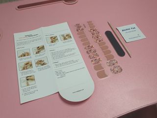 [네일가게] 햇빛에 닿으면 색이 변하는 신기한 햇살 반전 네일스티커_B — 4점을 준 리뷰어가 2021년 8월 올린 사용 사진