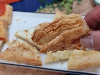 [푸딩팩토리] 페스츄리 피자 4종 택3_파이브 치즈/페퍼로니 비프칠리/고추베이컨 포테이토/허니고르곤졸라 — 5점을 준 리뷰어가 2022년 6월 올린 사용 사진