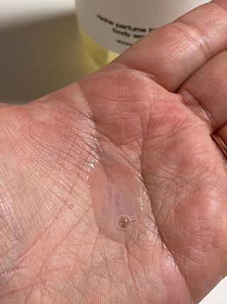 빅그린 니치 퍼퓸 바이옴바디워시 500ml(상탈, 블랙베리&베이, 블랑쉐 3종 중 택1) — 5점을 준 리뷰어가 2022년 12월 올린 사용 사진