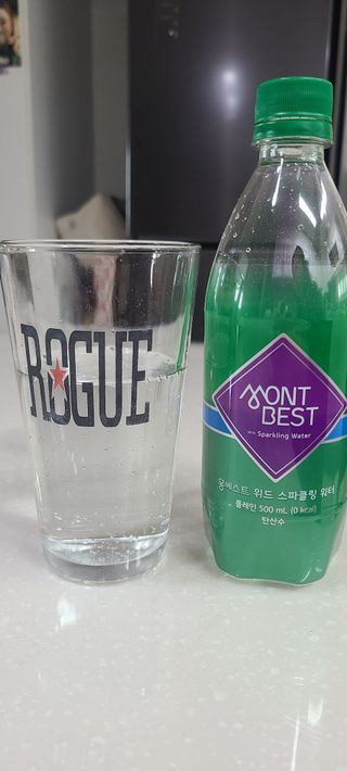 몽베스트 Montbest with Sparkling water Plain 20병 — 4점을 준 리뷰어가 2021년 11월 올린 사용 사진