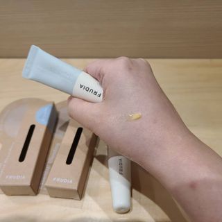 [후르디아] 올리브영 착한보습 비건 립버터 2종 — 5점을 준 리뷰어가 2021년 12월 올린 사용 사진