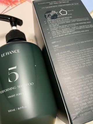 르핸스 퍼포밍 5 샴푸 비반트 포렛/베티버 포그 — 5점을 준 리뷰어가 2022년 12월 올린 사용 사진