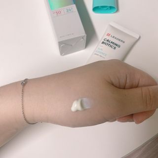 리더스코스메틱 리더스 카밍 바이오틱스 선 에센스 SPF 50+ PA++++ — 5점을 준 리뷰어가 2022년 5월 올린 사용 사진