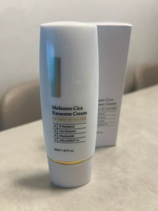 하이브리온 [쿠팡]멜라제로 시카엑소좀 크림 50ml PDRN 줄기세포 주름 미백기능성 피부과 병원입점, 1개, 50g — 5점을 준 리뷰어가 2025년 7월 올린 사용 사진