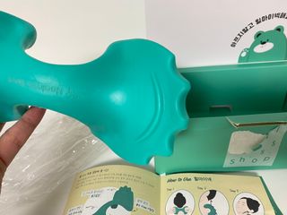 힐니스북 [힐마이넥]   거북목 통증완화를 위한 휴대용 목 안마기 — 5점을 준 리뷰어가 2022년 12월 올린 사용 사진