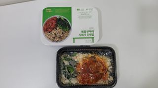 직탁 식단관리 3종 도시락(꼬막 듬뿍 곤드레비빔밥, 알리오올리오 불고기오믈렛, 매콤쭈꾸미 시래기유채밥) — 5점을 준 리뷰어가 2022년 7월 올린 사용 사진