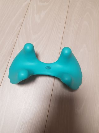 힐니스북 [힐마이넥]   거북목 통증완화를 위한 휴대용 목 안마기 — 5점을 준 리뷰어가 2022년 12월 올린 사용 사진