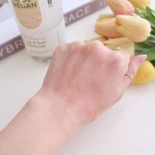 [후르디아] 눈시림없는 올영 립앤아이 리무버 — 5점을 준 리뷰어가 2024년 4월 올린 사용 사진