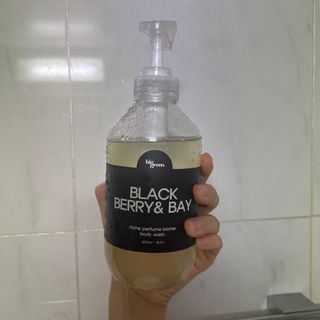 빅그린 니치 퍼퓸 바이옴바디워시 500ml(상탈, 블랙베리&베이, 블랑쉐 3종 중 택1) — 3.5점을 준 리뷰어가 2022년 8월 올린 사용 사진