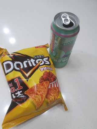 롯데제과 도리토스 양념치킨맛 — 5점을 준 리뷰어가 2021년 4월 올린 사용 사진
