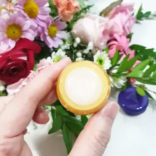 틱톡 [후르디아] 튼입술해결템 올리브영 블루베리 하이드레이팅 허니 립밤 — 5점을 준 리뷰어가 2023년 12월 올린 사용 사진