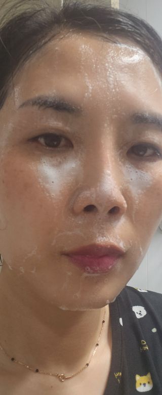프리마인 메이크업과 들뜨는 각질까지 한방에 깐달걀로! 순하기까지한 셀베이스 그린티클렌저(200ml) — 5점을 준 리뷰어가 2023년 5월 올린 사용 사진