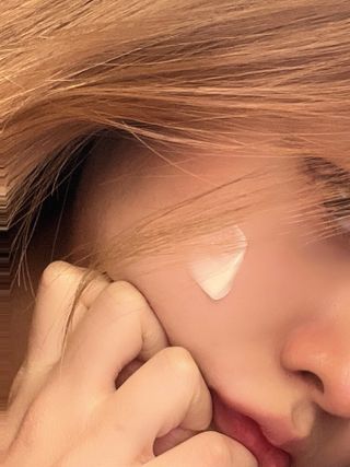 아이코이 디펜더 미백 크림 수분 기미잡티 수부지 색소침착 — 5점을 준 리뷰어가 2022년 12월 올린 사용 사진