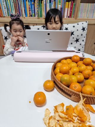 상상e상 아델라 LPM 원형 접이식테이블 — 5점을 준 리뷰어가 2021년 12월 올린 사용 사진