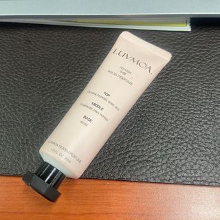 러브모아 향수 고체향수 승무원 고체향수 바르는 향수 니치향수 도손 우드세이지 앤 씨솔트 — 4점을 준 리뷰어가 2022년 10월 올린 사용 사진