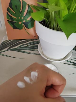 산수시 아쿠아 베네핏 24h 수부지 물광 속건조 수분크림 50ml — 5점을 준 리뷰어가 2021년 7월 올린 사용 사진