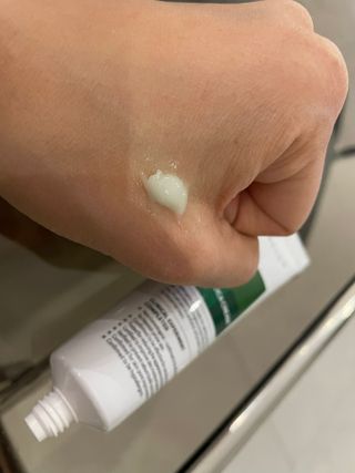 랑벨 랑바이오 블랙 시카 크림 50ml(블랙비 프로폴리스, 시카 4종, 판테놀 10 함유) — 5점을 준 리뷰어가 2023년 2월 올린 사용 사진