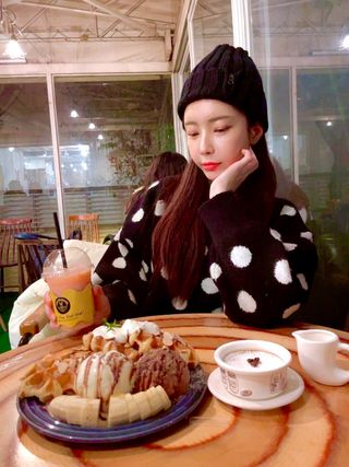 카페 더달달 [더달달 역삼점] 팬케이크 or 와플 + 음료2 + 쇼콜라1 — 4점을 준 리뷰어가 2021년 11월 올린 사용 사진