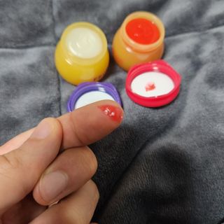 [후르디아] 올리브영 꿀과즙 립밤 2종 (블루베리/석류) — 5점을 준 리뷰어가 2023년 1월 올린 사용 사진