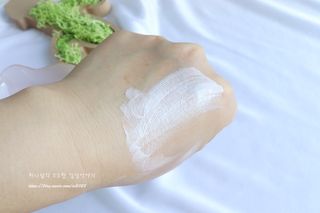 Re:NK 리엔케이 핑크 볼륨 래디언스 컬러크림 — 4점을 준 리뷰어가 2021년 7월 올린 사용 사진