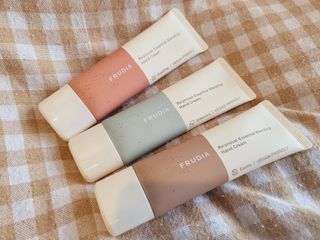 [후르디아] 끈적임 없는 착한성분 비건  핸드크림 3종 — 5점을 준 리뷰어가 2024년 3월 올린 사용 사진
