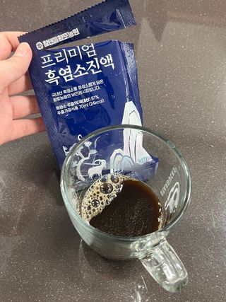 참앤들황토농원 국내산 흑염소를 정성스럽게 담은, 프리미엄 흑염소 진액 70ml x 30포 1박스 — 5점을 준 리뷰어가 2023년 1월 올린 사용 사진