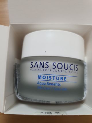 산수시 아쿠아 베네핏 24h 수부지 물광 속건조 수분크림 50ml — 5점을 준 리뷰어가 2021년 6월 올린 사용 사진