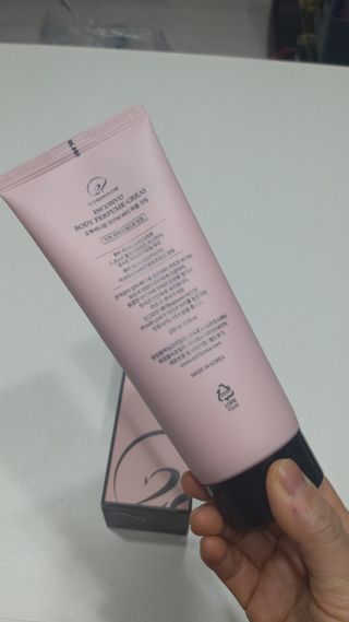 오투에니원 인컨보 바디 퍼퓸 크림 200ml — 5점을 준 리뷰어가 2023년 2월 올린 사용 사진