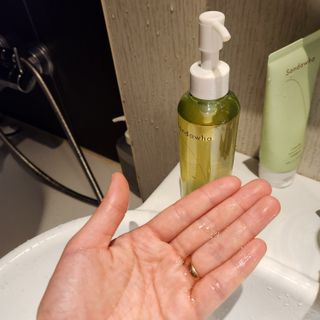 스킨큐어 산다화 순한 클렌징 동백 오일 200ml — 5점을 준 리뷰어가 2023년 4월 올린 사용 사진
