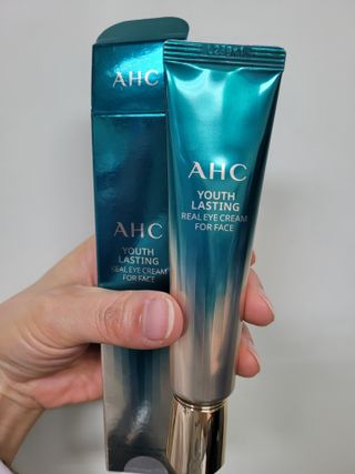 [NEW 탄력유턴 아이크림] AHC 유스 래스팅 리얼 아이크림 포 페이스 — 5점을 준 리뷰어가 2021년 3월 올린 사용 사진