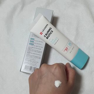 리더스코스메틱 리더스 카밍 바이오틱스 선 에센스 SPF 50+ PA++++ — 5점을 준 리뷰어가 2022년 5월 올린 사용 사진