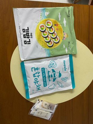 해풀잎 누구나 김밥*1ea [(혼합야채 35g *1ea,  김밥김 (5g, 5ea),  양념간장 (6g, 5ea), 참기름(5g, 2ea)] — 4점을 준 리뷰어가 2022년 7월 올린 사용 사진