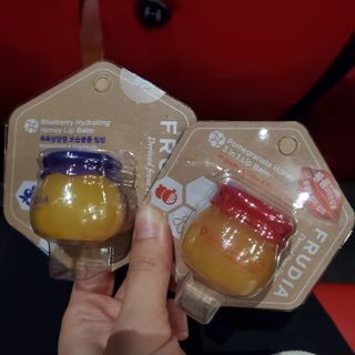 [후르디아] 올리브영 꿀과즙 립밤 2종 (블루베리/석류) — 5점을 준 리뷰어가 2022년 12월 올린 사용 사진