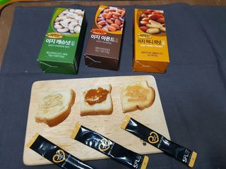 짜먹는 이지견과 짜먹는 이지아몬드, 짜먹는 이지허니피넛, 짜먹는 이지캐슈넛 각 10g X  10포 — 5점을 준 리뷰어가 2021년 2월 올린 사용 사진