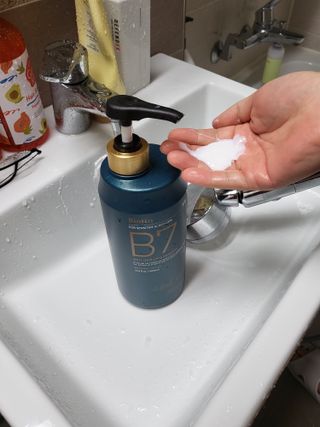 [포레스트스토리] 탈모증상완화 샴푸 1,000ml — 5점을 준 리뷰어가 2022년 4월 올린 사용 사진