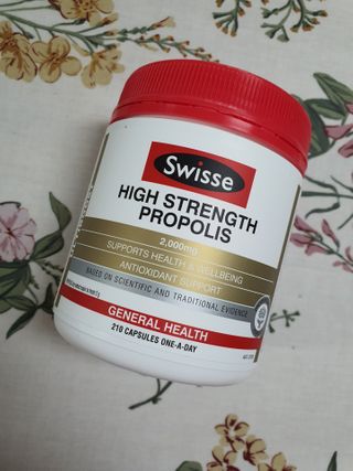 Swisse 스위스 고함량 프로폴리스 2,000mg 210정 — 5점을 준 리뷰어가 2021년 1월 올린 사용 사진