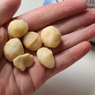 도이퉁 마카다미아 넛 90g  로얄 마카넛 오리지널 쏠트 허니 — 5점을 준 리뷰어가 2021년 9월 올린 사용 사진
