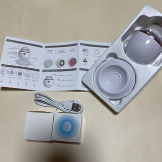 디하우트 랩 디하우트랩 클렌징 피부관리기 진동클렌저 실리콘+2종 인조모 브러시 — 5점을 준 리뷰어가 2021년 11월 올린 사용 사진