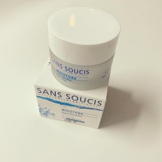 산수시 아쿠아 베네핏 24h 수부지 물광 속건조 수분크림 50ml — 5점을 준 리뷰어가 2021년 6월 올린 사용 사진