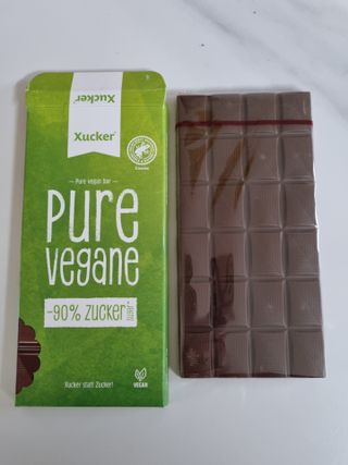 당류2g 자일리톨로 단맛을낸 슈카 퓨어비건 무설탕초콜릿 Xucker vegan 2개입 — 5점을 준 리뷰어가 2021년 4월 올린 사용 사진