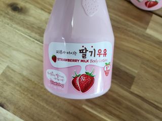 [과일나라] 피부가 마시는 딸기우유 바디클렌저&바디로션 — 5점을 준 리뷰어가 2022년 2월 올린 사용 사진