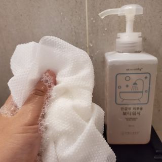 아토컴피 신생아도 사용가능한 무알러지 바디워시 & 여행키트 ( 독일 임상시험 완료 / 영유아 탑투토 워시 겸용 ) — 5점을 준 리뷰어가 2022년 9월 올린 사용 사진